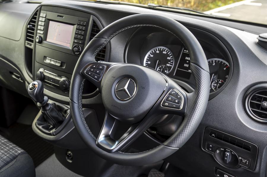  Mercedes-Benz Vito Panel Van 2015 года  (UK) (фото 22 из 30)
